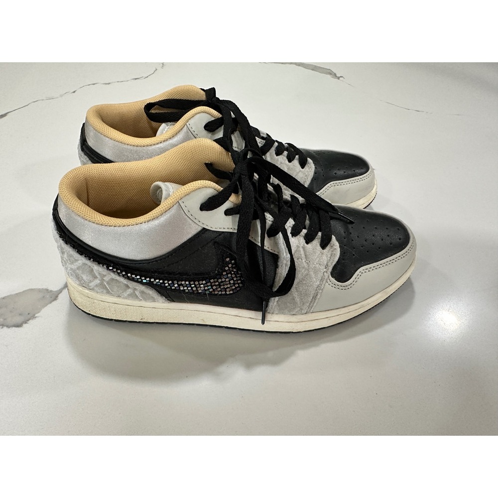Nike Air Jordan 1 Low SE GS Metallic Silver Black Rhinestone Size 8.5W
